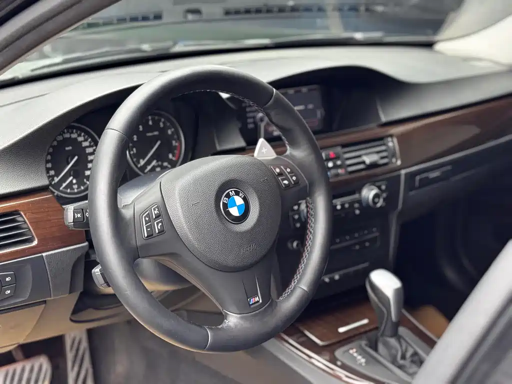 BMW 3 Series 2010 — фото 18