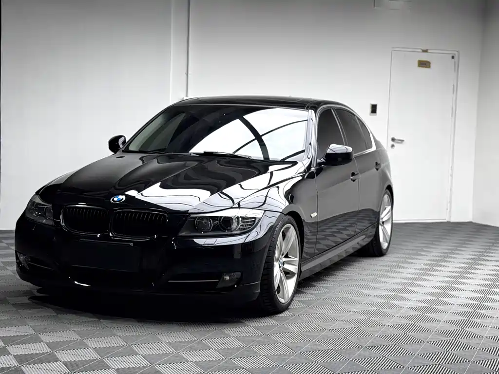 BMW 3 Series 2010 — фото 1