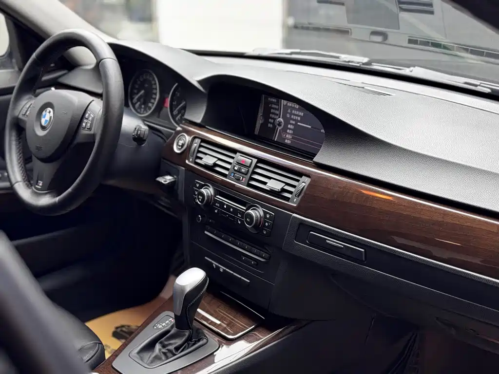 BMW 3 Series 2010 — фото 15