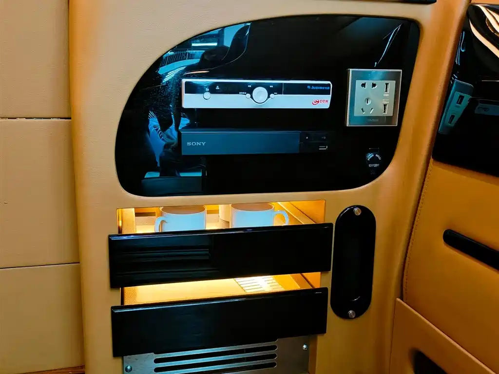 Mercedes-Benz Sprinter 2019 — фото 30
