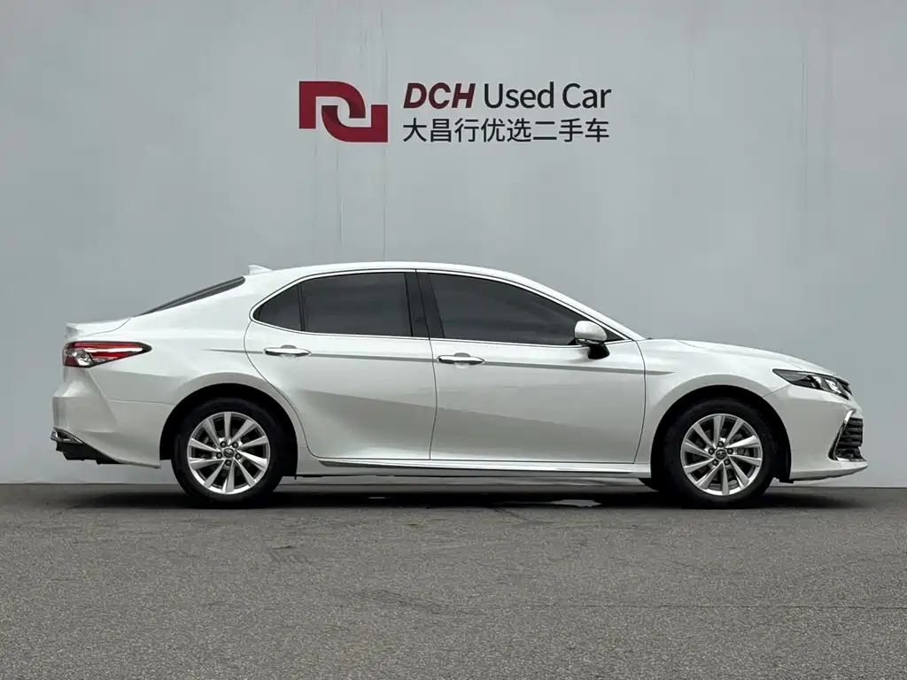 Toyota Camry 2023 — фото 3