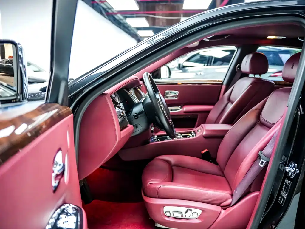 Rolls-Royce Ghost 2017 — фото 8