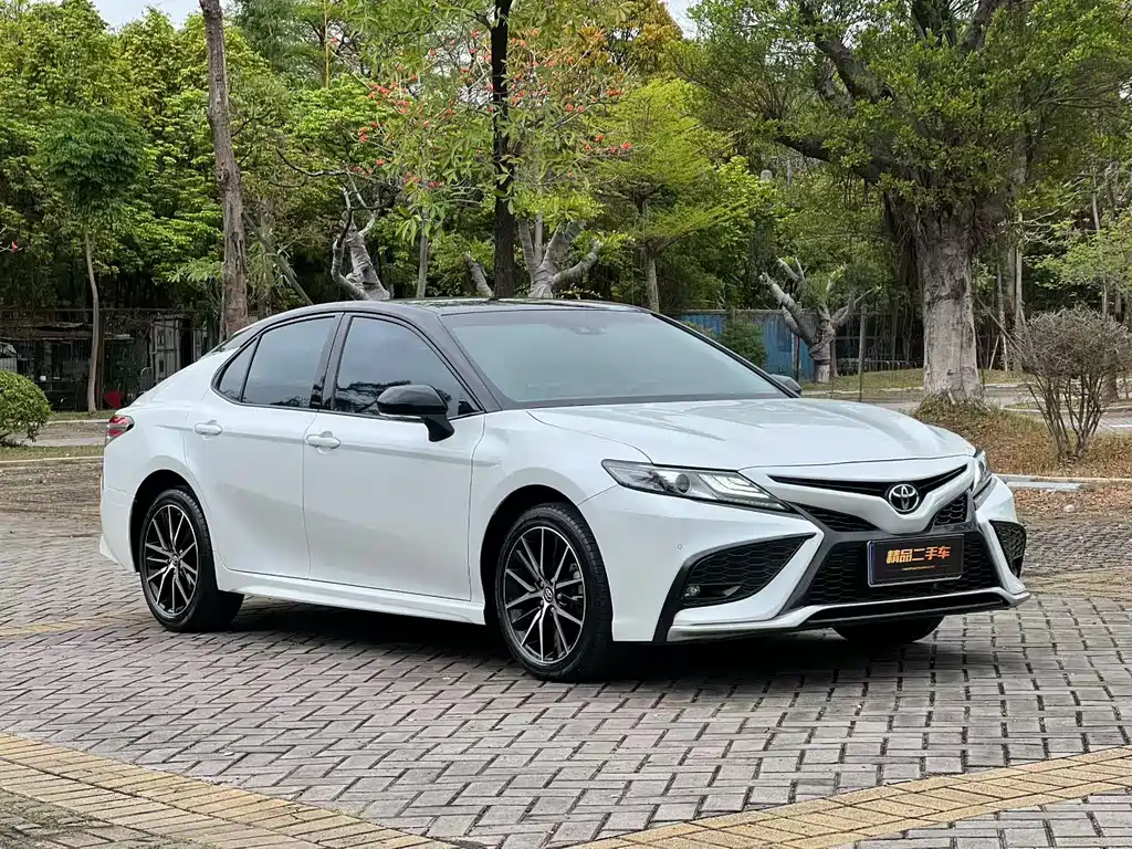Toyota Camry 2023 — фото 3