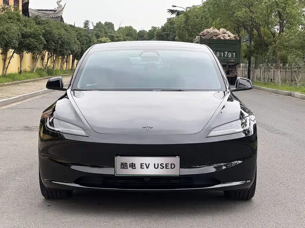Tesla Model 3 2025