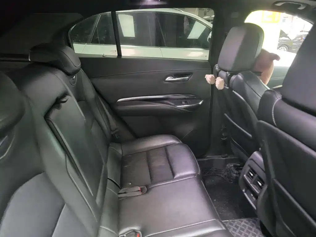 Cadillac XT4 2023 — фото 11