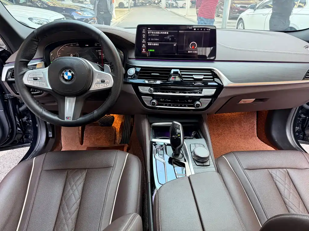 BMW 5 Series 2023 — фото 16