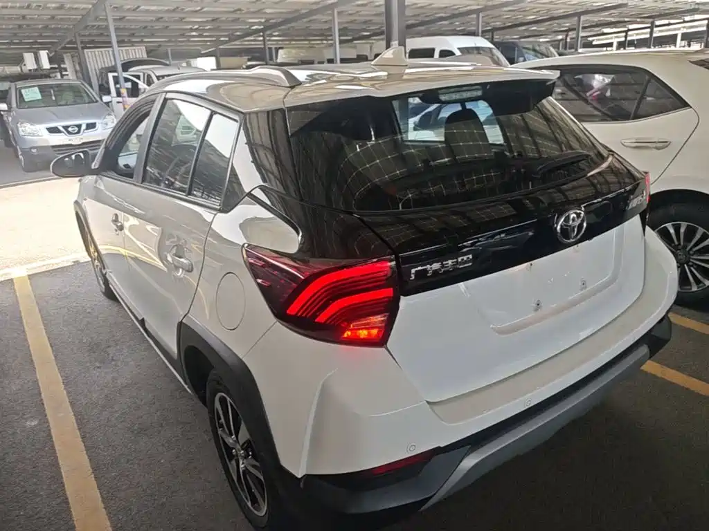 Toyota Yaris L 2021
