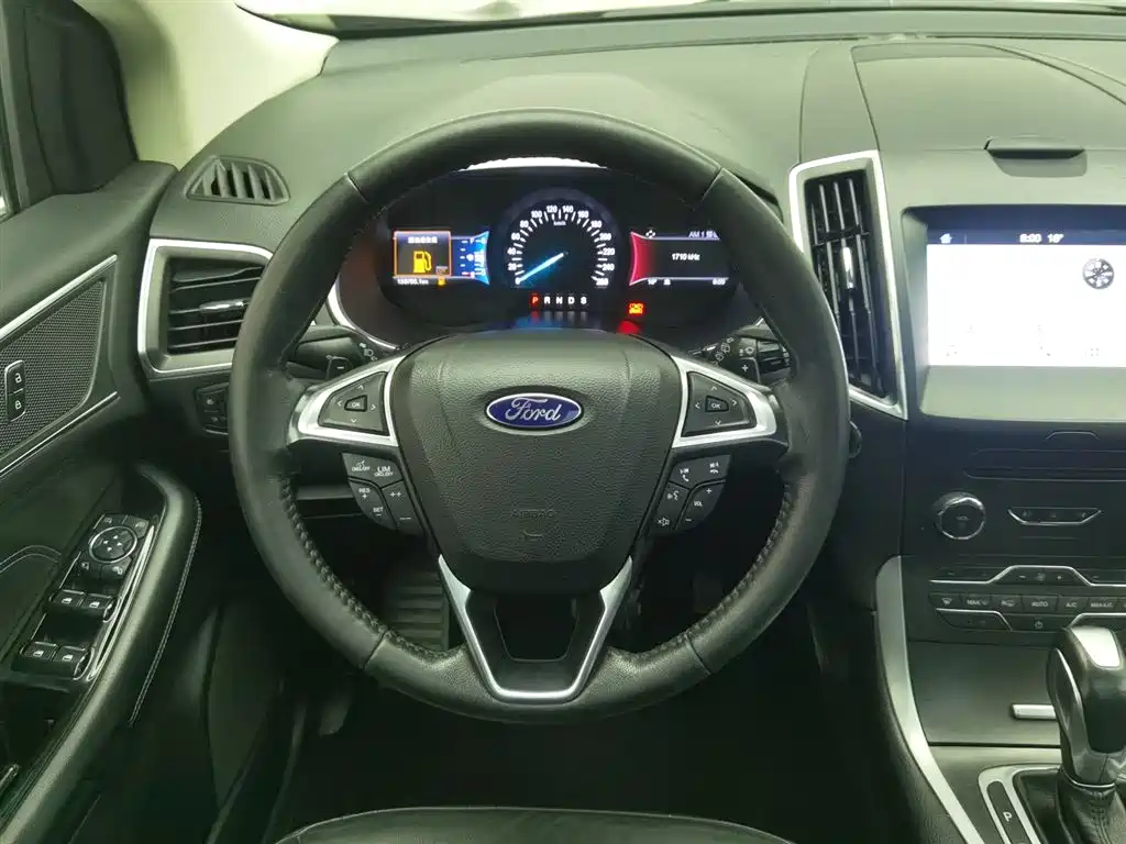 Ford Edge 2017 — фото 11