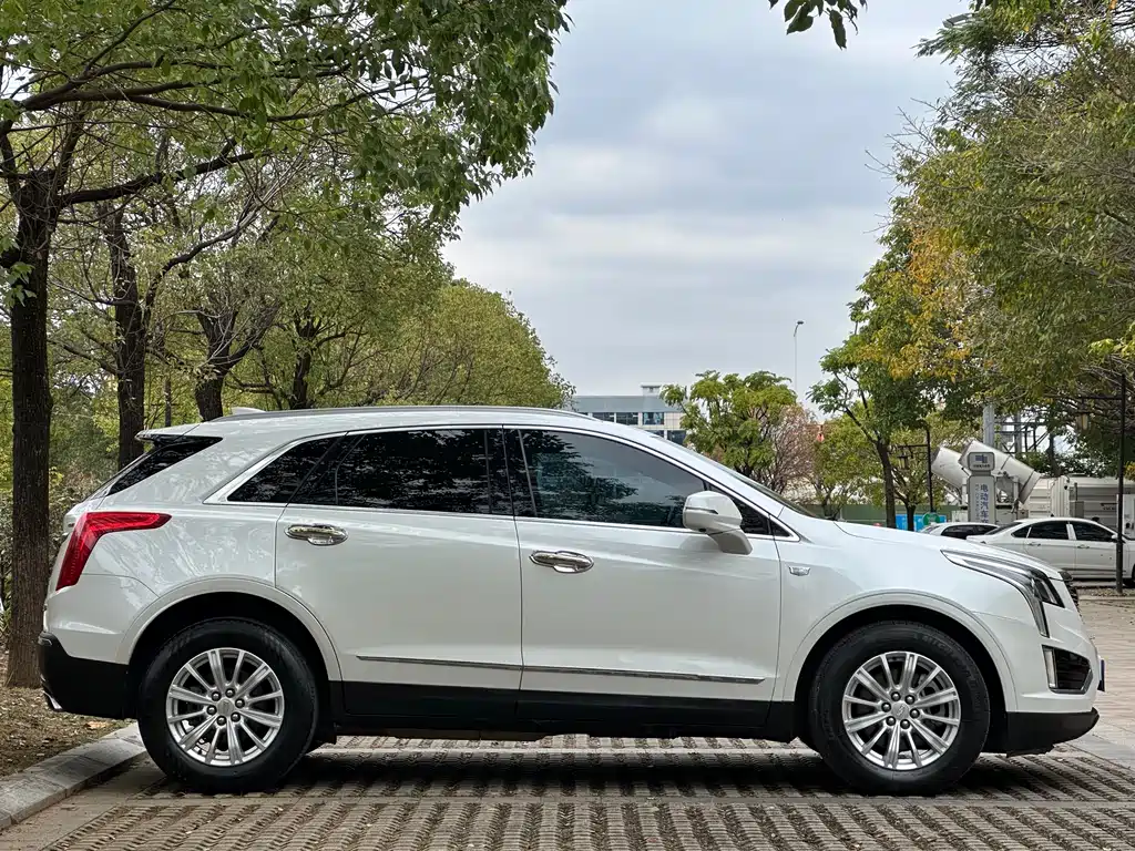Cadillac XT5 2017 — фото 3