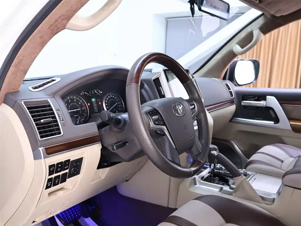 Toyota Land Cruiser 2019 — фото 11