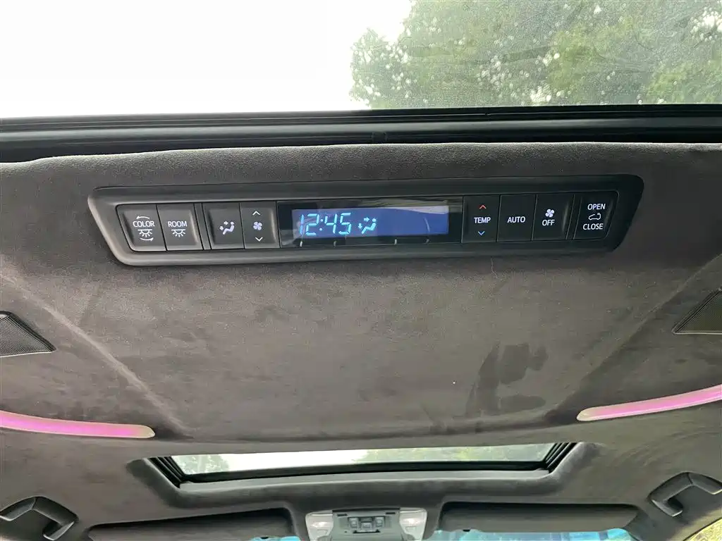 Toyota Alphard 2018 — фото 17