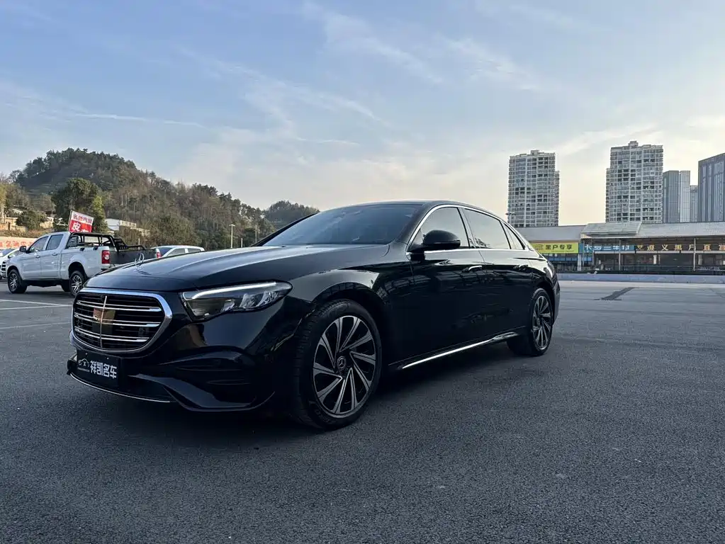 Mercedes-Benz E-Class 2025 — фото 1