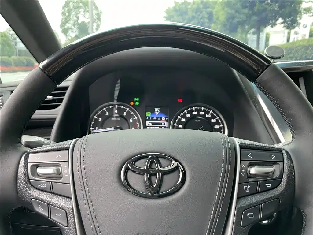 Toyota Alphard 2018 — фото 13