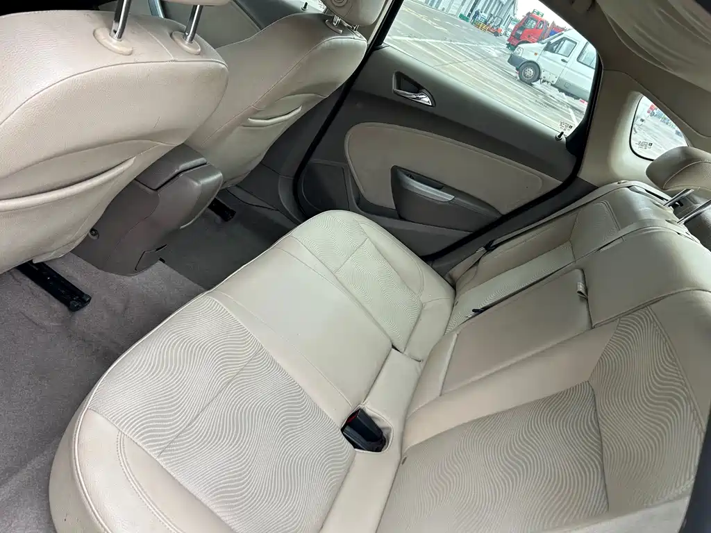 Buick Excelle 2014 — фото 10