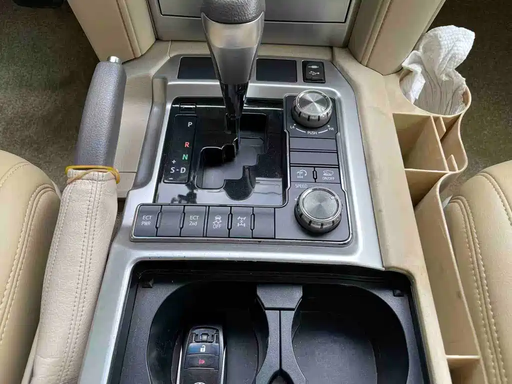 Toyota Land Cruiser 2020 — фото 9