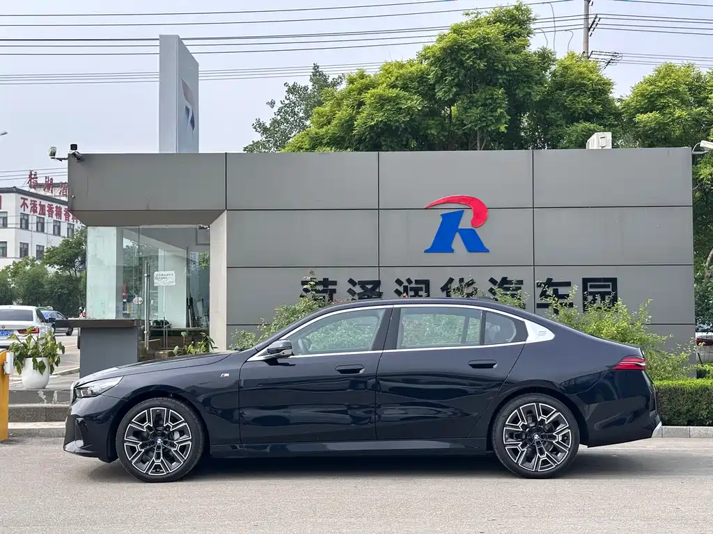 BMW 5 Series 2024