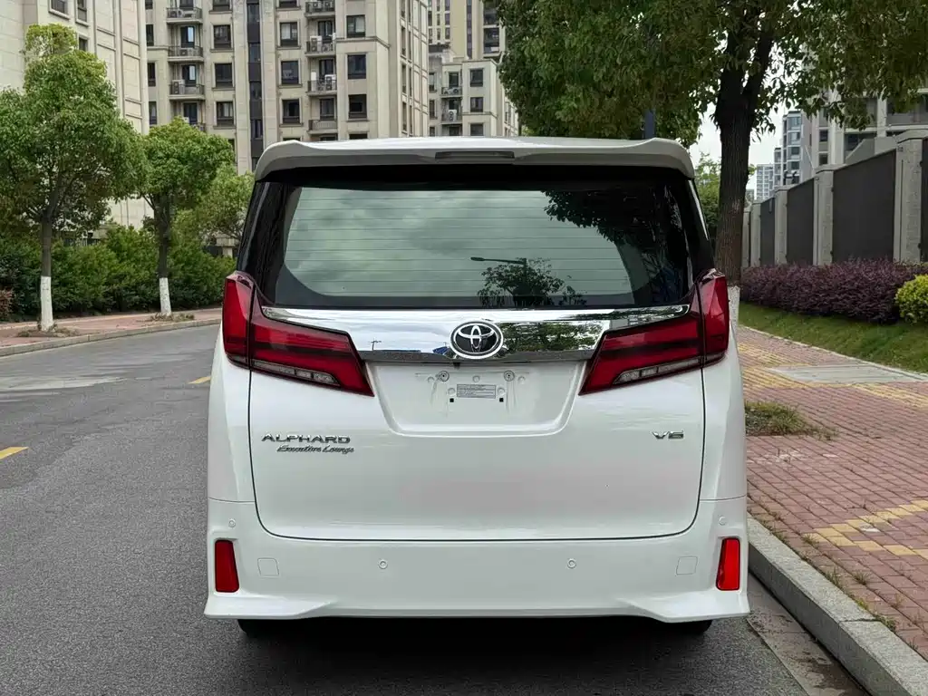 Toyota Alphard 2018 — фото 14