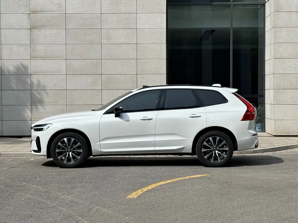 Volvo XC60 2022 — фото 4