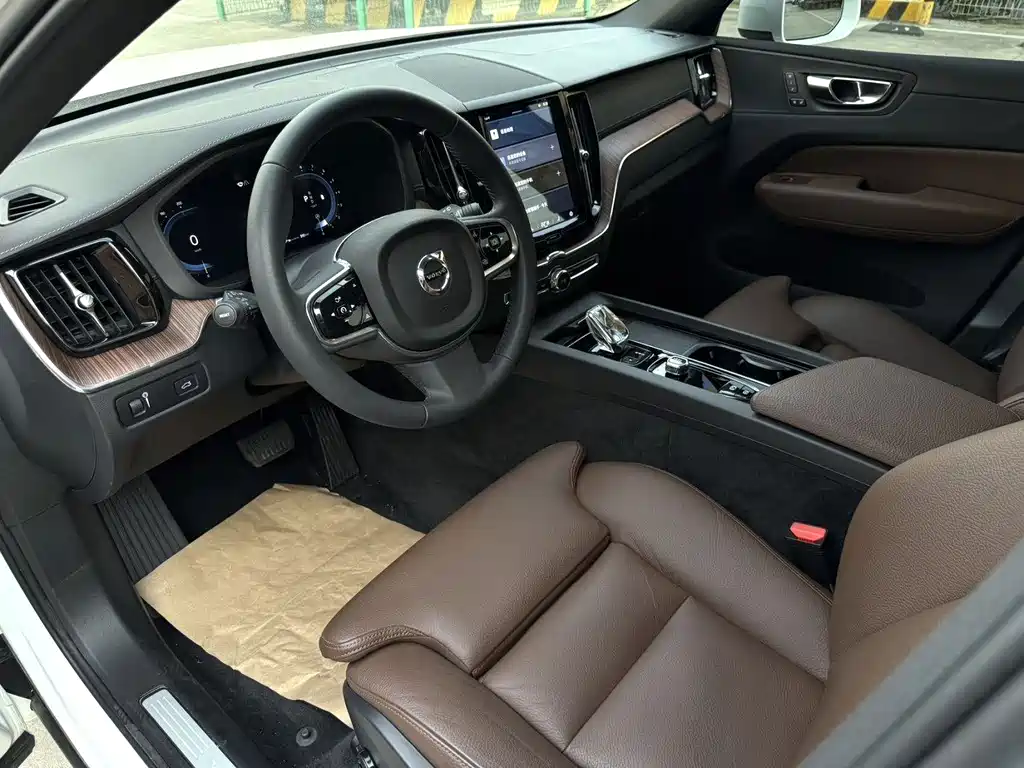 Volvo XC60 2022