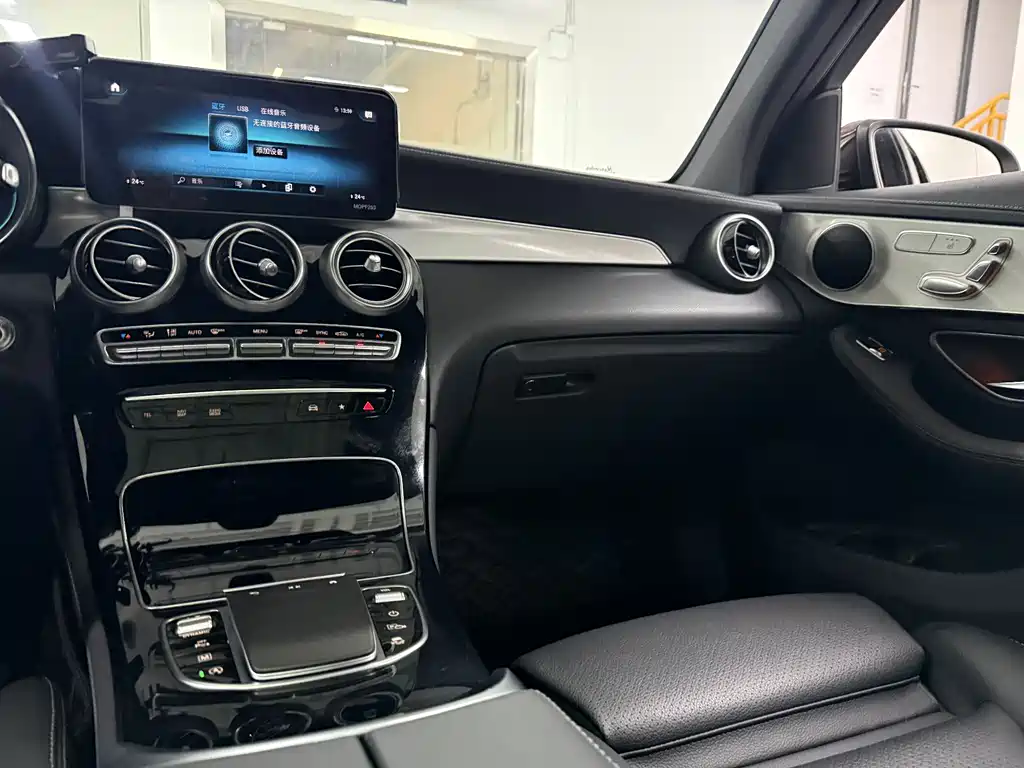 Mercedes-Benz GLC 2020 — фото 19