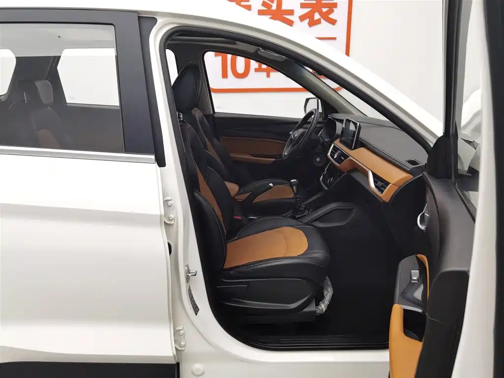Wuling Hongguang S3 2018 — фото 23