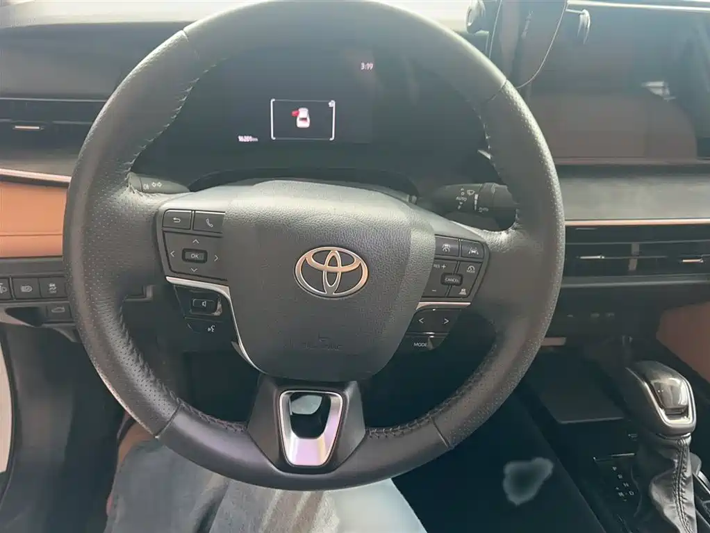 Toyota Camry 2025 — фото 4