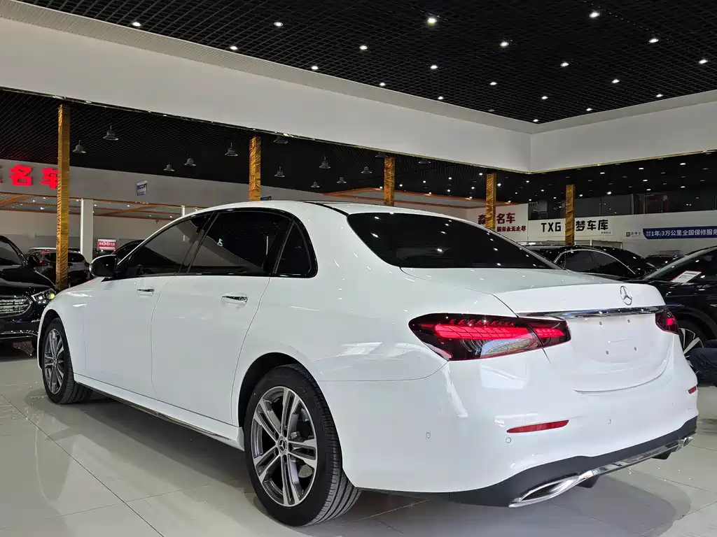 Mercedes-Benz E-Class 2022 — фото 13