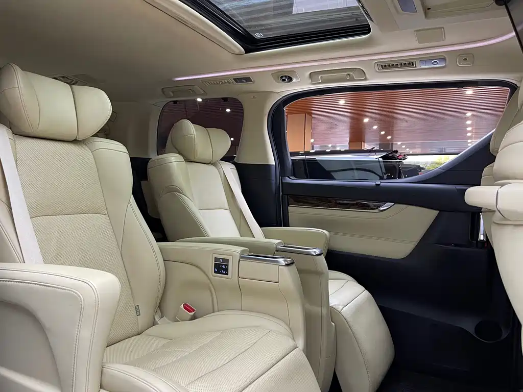 Toyota Alphard 2021 — фото 10