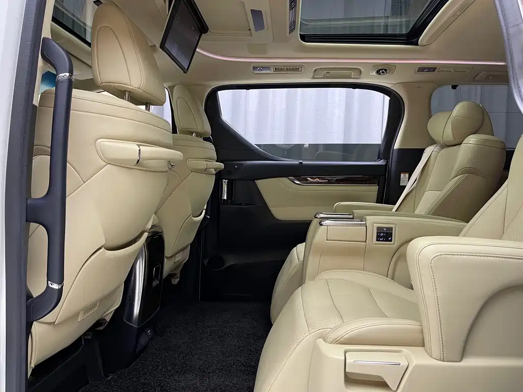 Toyota Alphard 2021 — фото 8