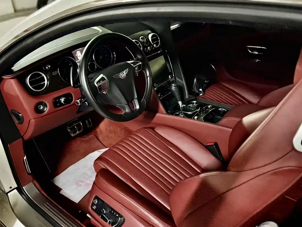 Bentley Continental 2017 — фото 9