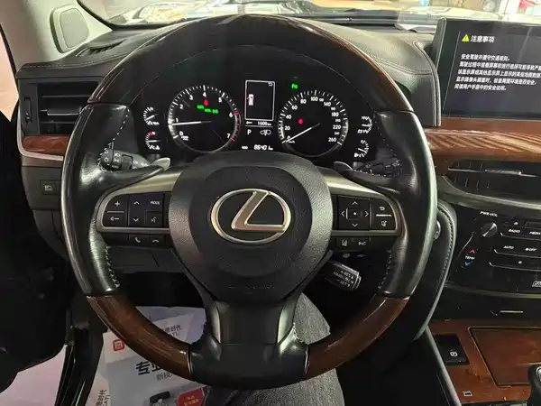 Lexus LX 2017