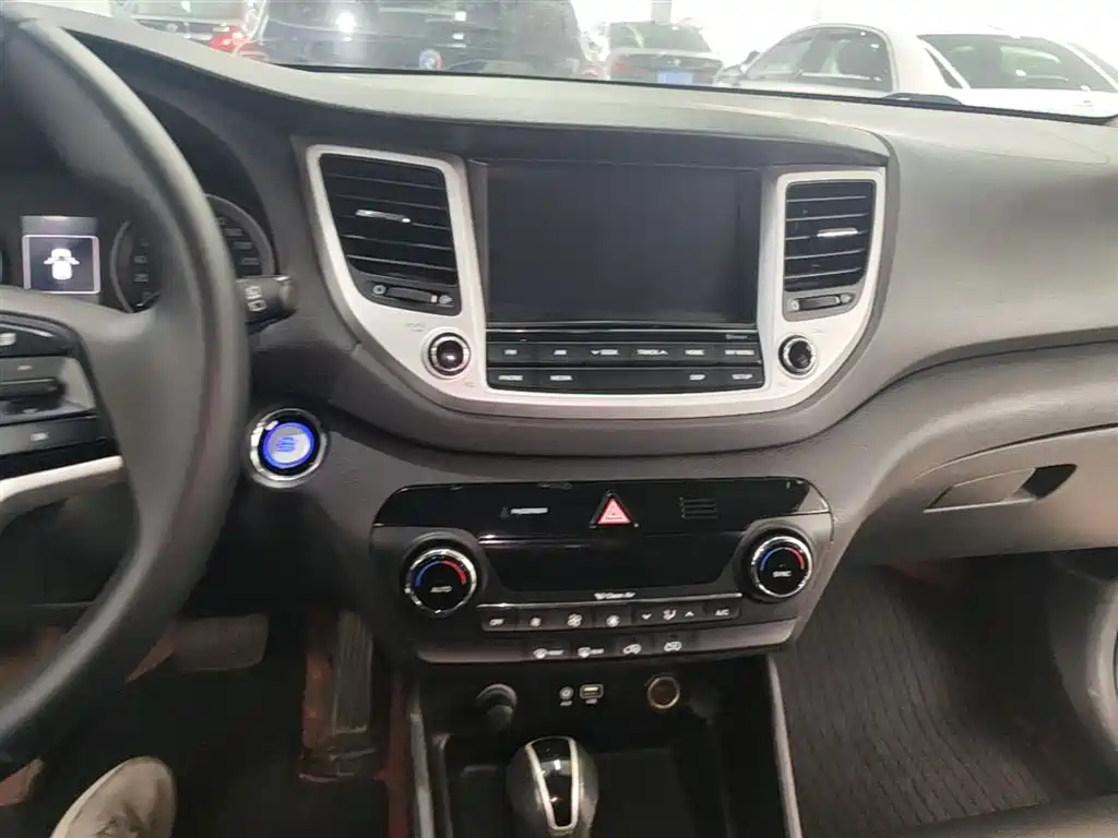 Hyundai Tucson 2016 — фото 13