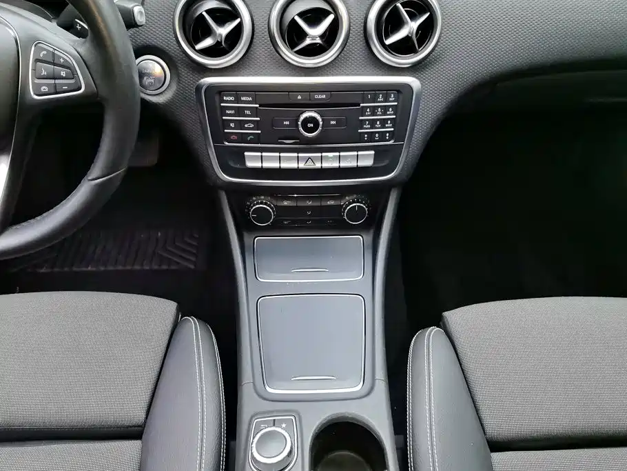 Mercedes-Benz A-Class 2016 — фото 16