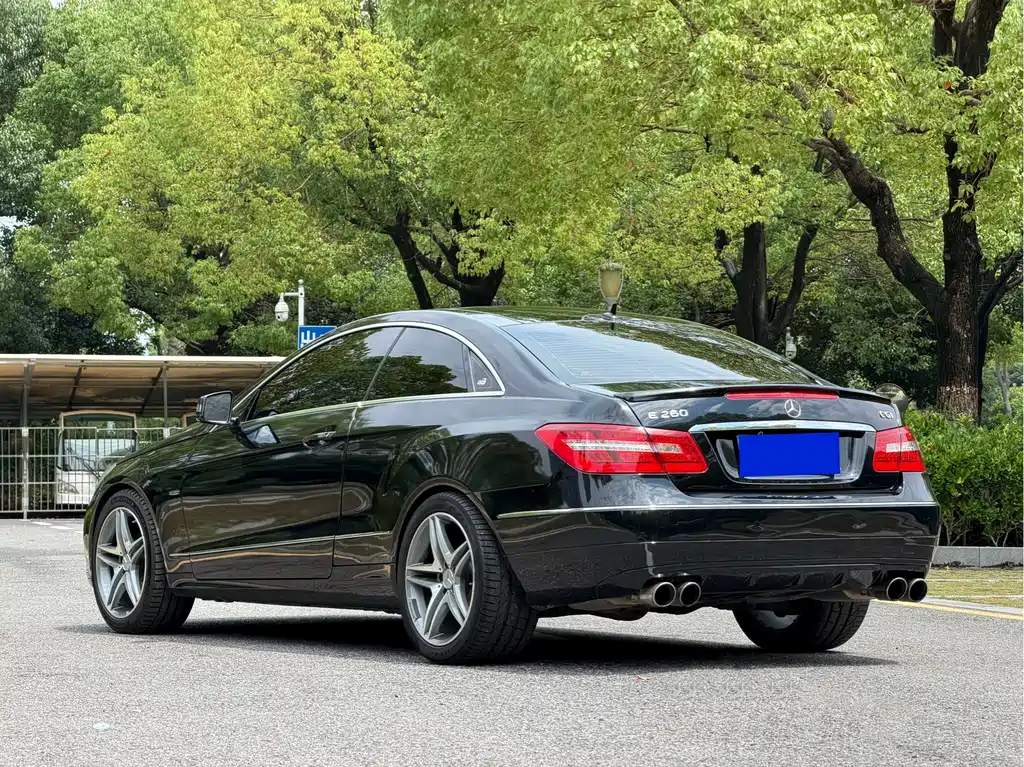 Mercedes-Benz E-Class 2011