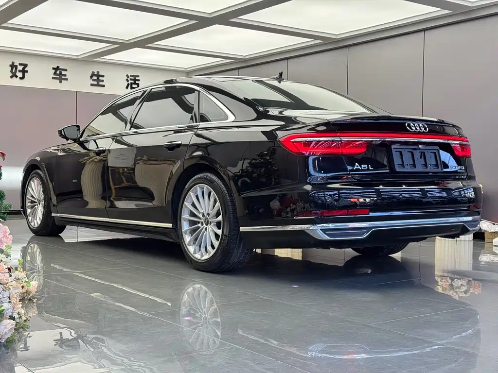 Audi A8 2021 — фото 14