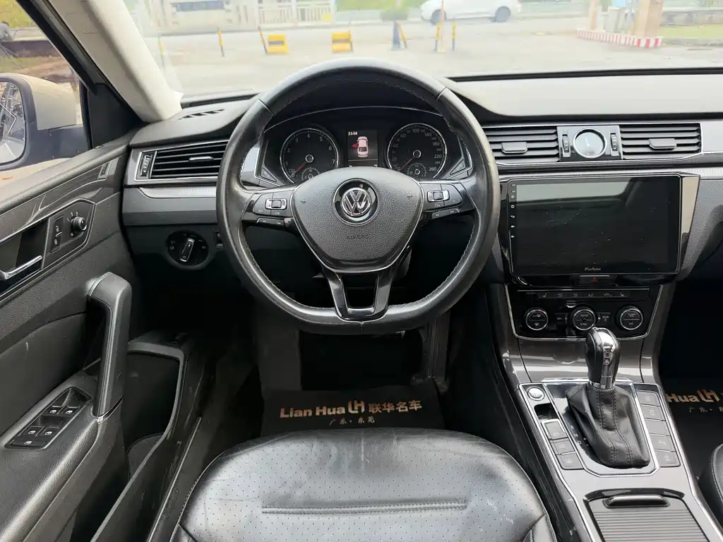 Volkswagen Passat 2018 — фото 16