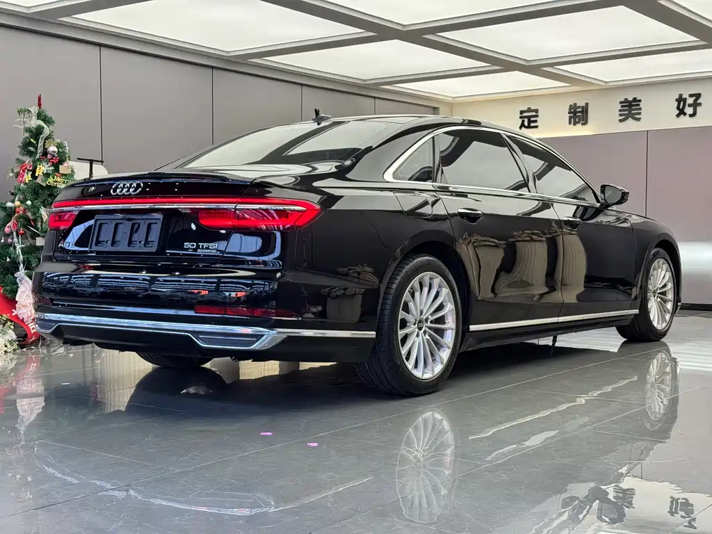 Audi A8 2021 — фото 12