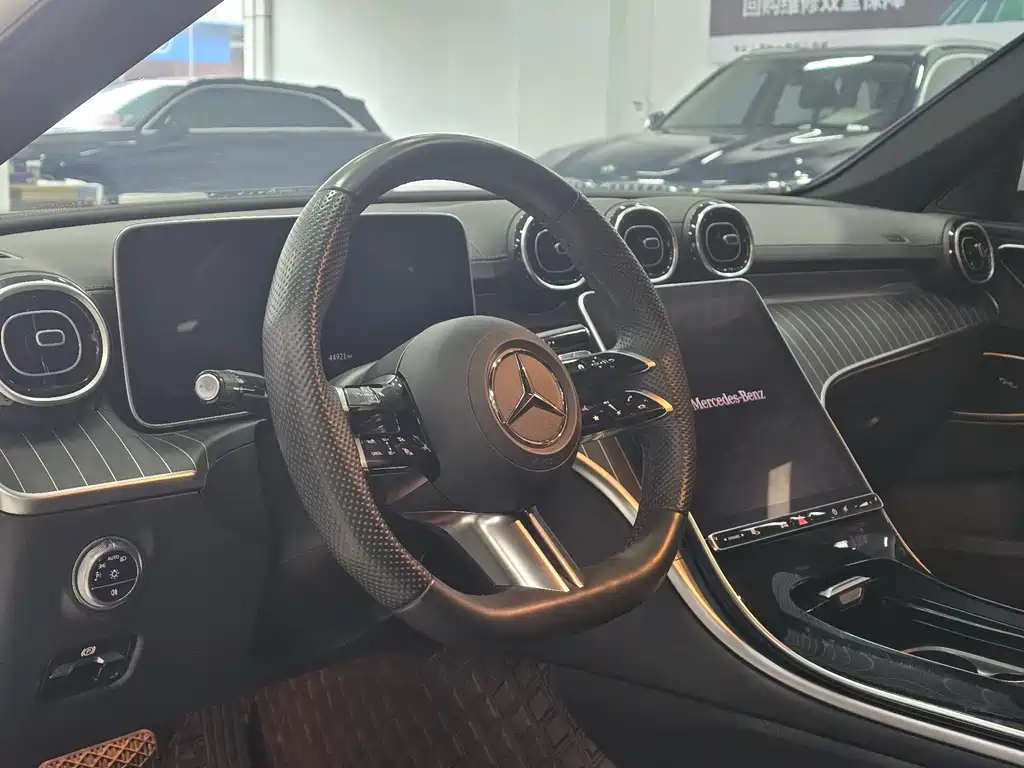 Mercedes-Benz C-Class 2023 — фото 4