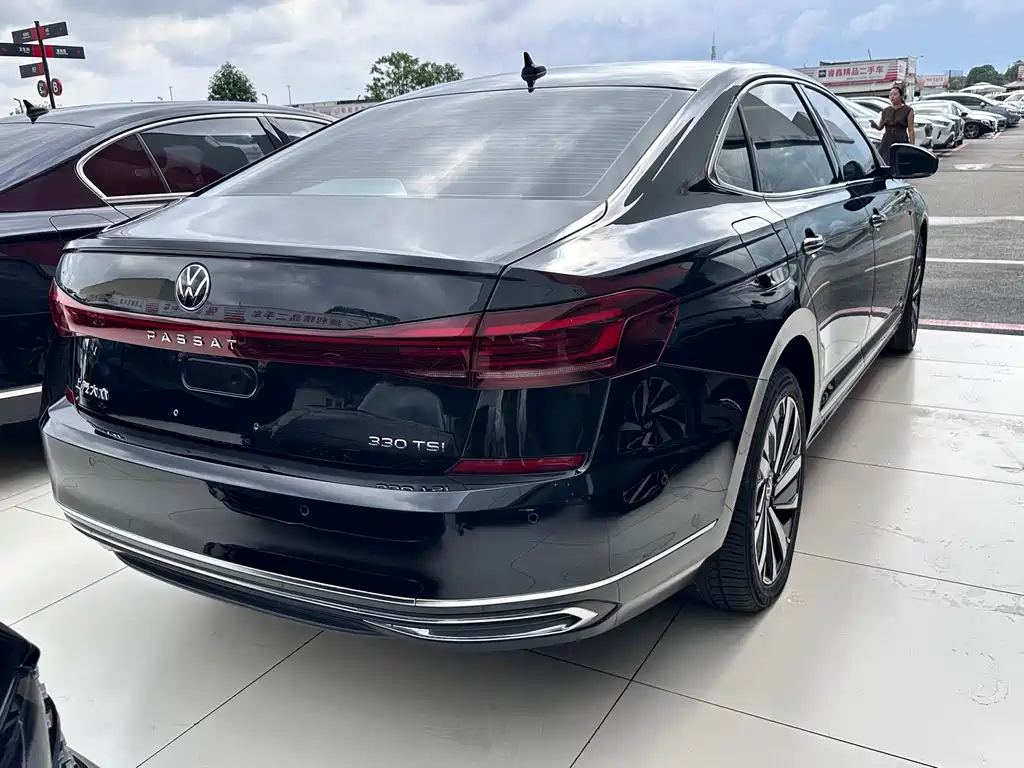 Volkswagen Passat 2022 — фото 10