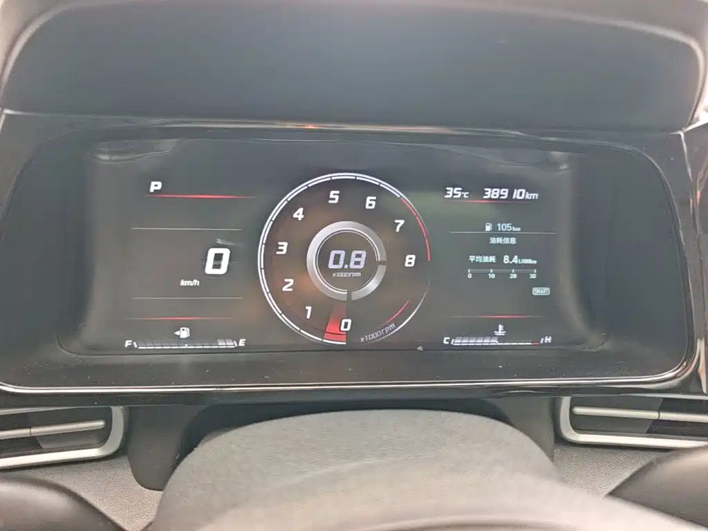 Hyundai Elantra 2023 — фото 12