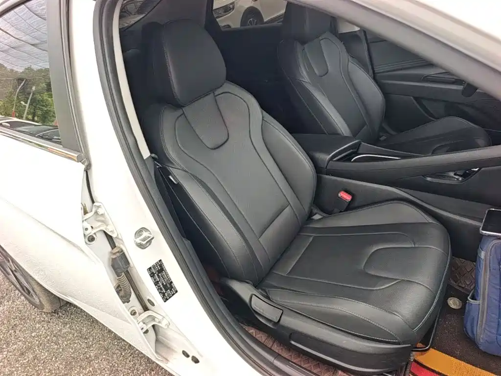 Hyundai Elantra 2023 — фото 25