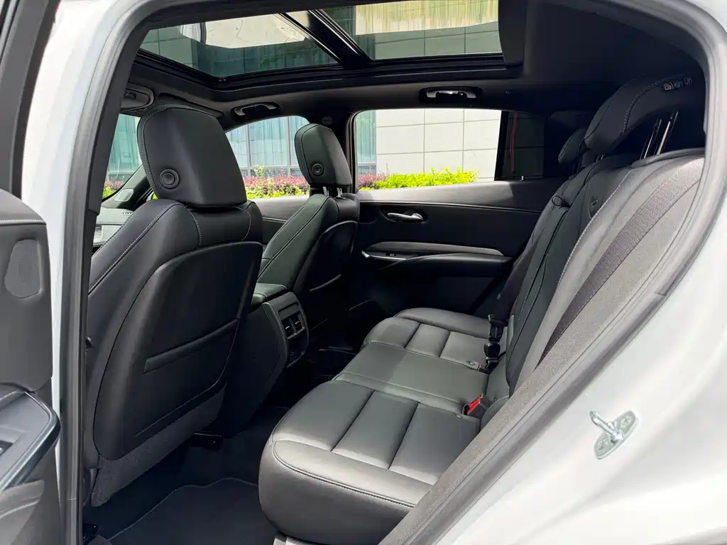 Cadillac XT4 2025 — фото 10