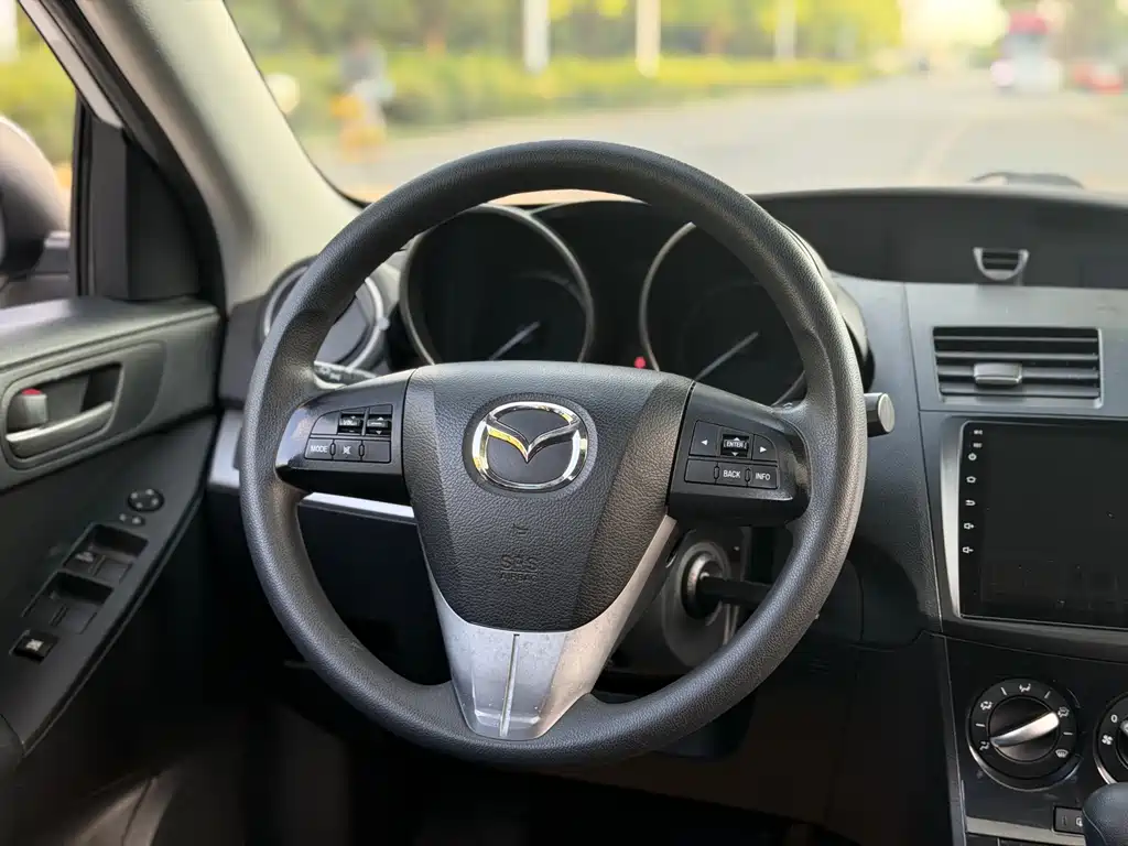 Mazda 3 Xingcheng 2015 — фото 12