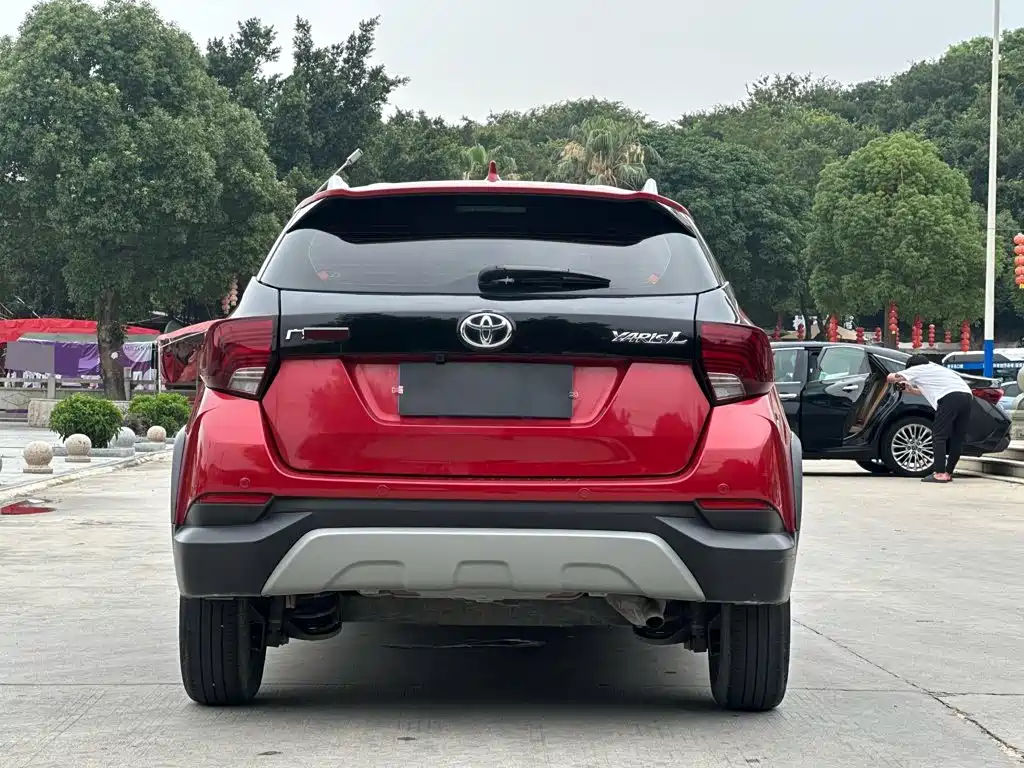 Toyota Yaris L 2022 — фото 8