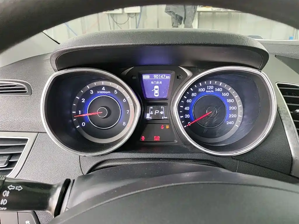 Hyundai Elantra Langdong 2017 — фото 12