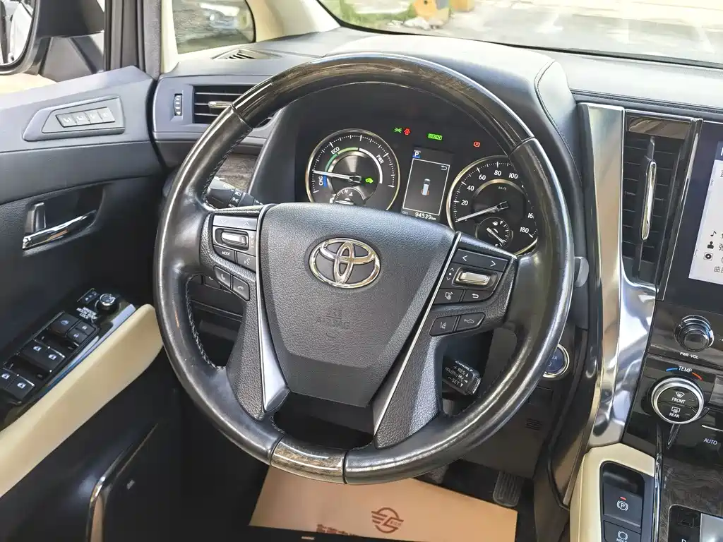 Toyota Vellfire 2020 — фото 13
