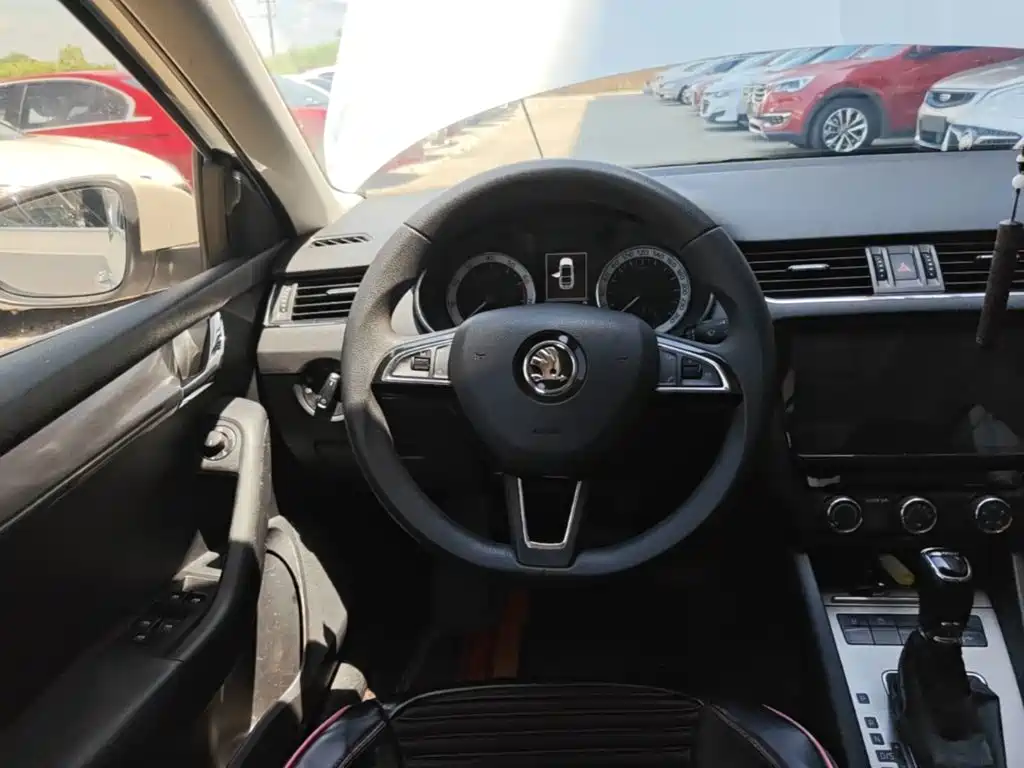 Skoda Octavia 2019 — фото 11