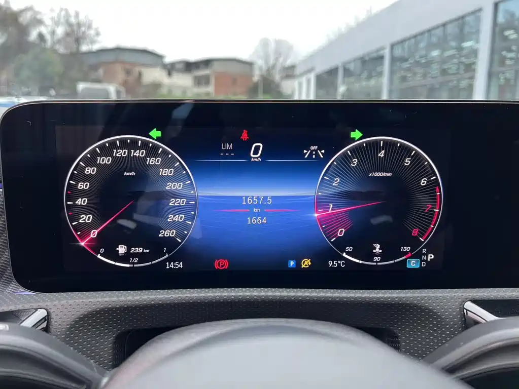 Mercedes-Benz A-Class 2025 — фото 12