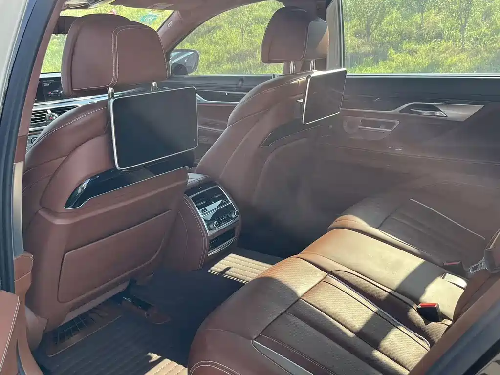 BMW 7 Series 2019 — фото 10