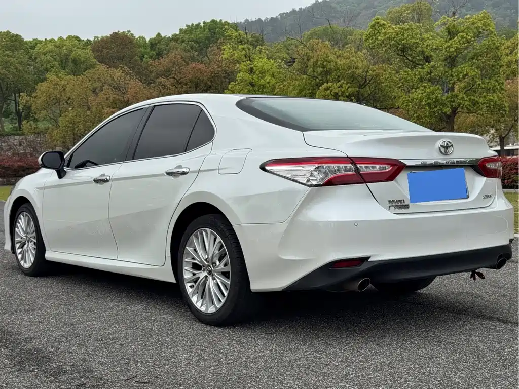 Toyota Camry 2019 — фото 3